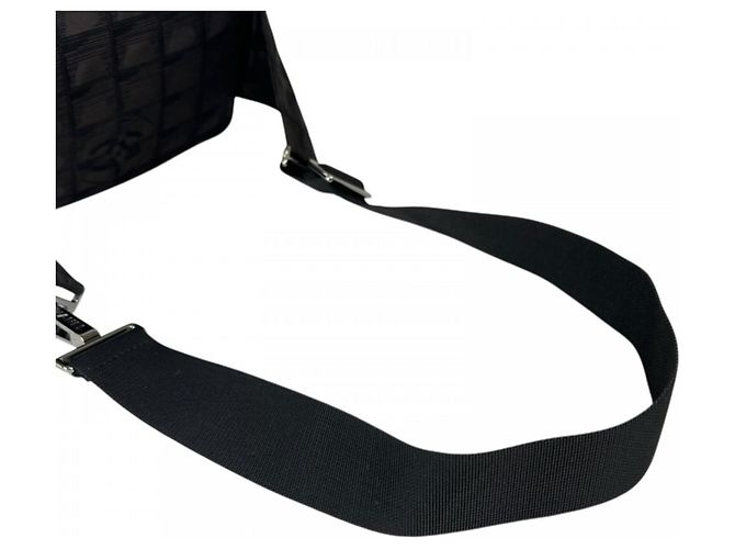 Borsa a tracolla Chanel in nylon nero - vista 6