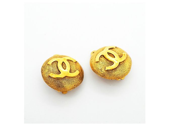 Timeless Orecchini a clip Chanel placcati oro D'oro - vista 2