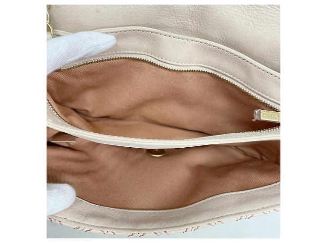 Bolsa de ombro Chanel em couro rosa - vista 4