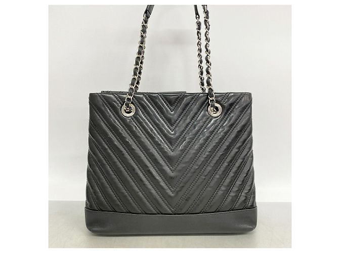 Chanel Shopper aus schwarzem Lackleder - Ansicht 12