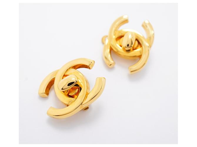 Orecchini Chanel Coco Mark Turnlock D'oro - vista 2
