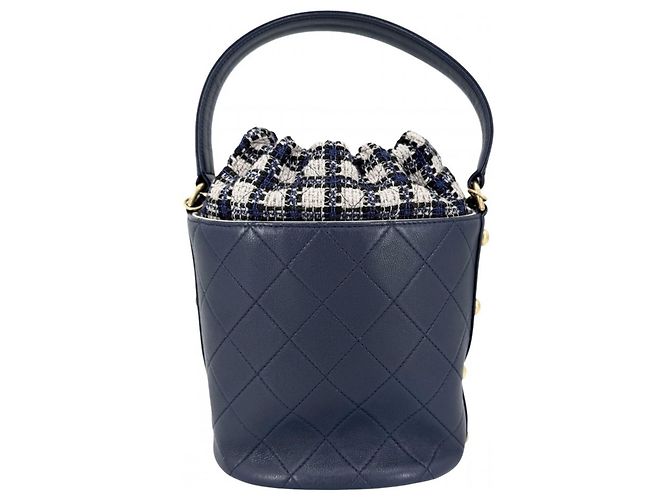 Borsa a tracolla Chanel Matelassé in pelle blu navy - vista 2