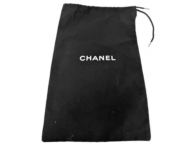 Borsa a tracolla Chanel Matelassé in pelle nera Nero - vista 9