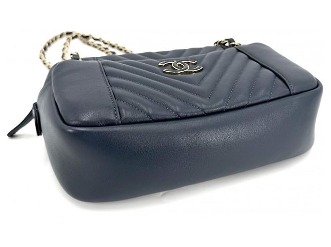 Borsa Chanel in pelle blu navy - vista 3
