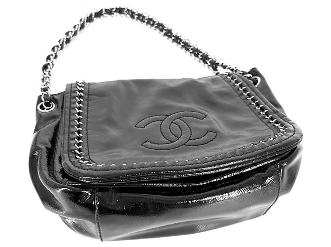 Borsa a tracolla Chanel in pelle verniciata Nero Bianco - vista 3