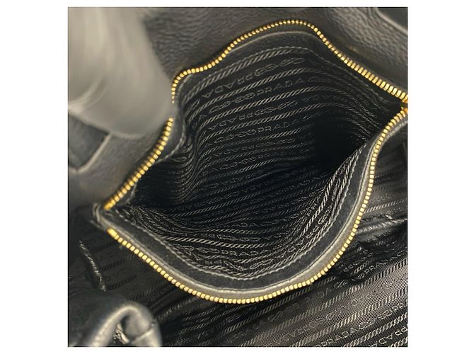 Prada Mini Tote Bag aus schwarzem Leder - Ansicht 10