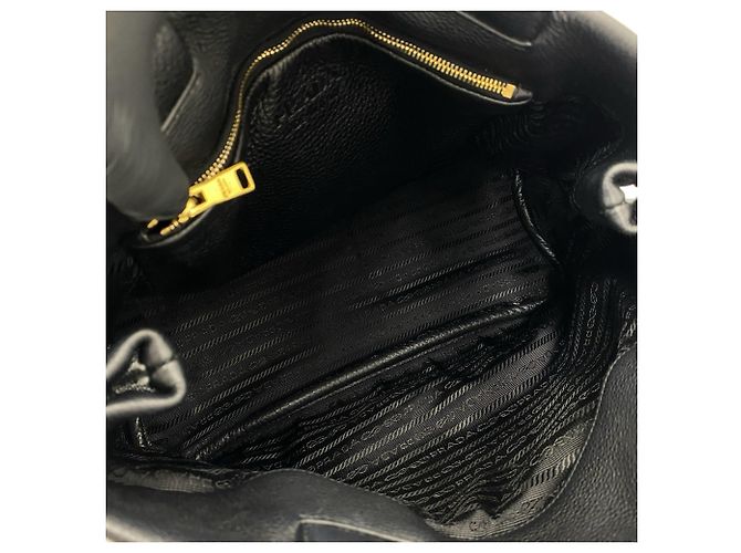 Prada Mini Tote Bag aus schwarzem Leder - Ansicht 9