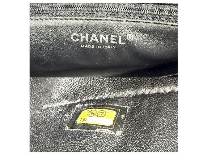 Borsa a tracolla Chanel in pelle matelassé nera Nero - vista 5