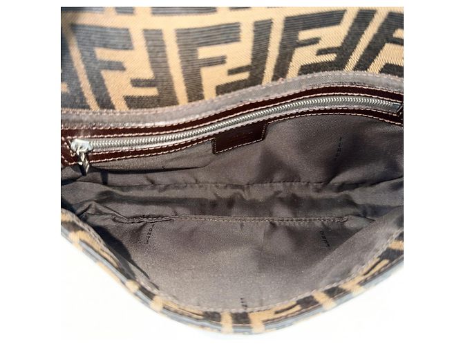 Borsa a tracolla Fendi Mamma Bucket Zucca Marrone - vista 4