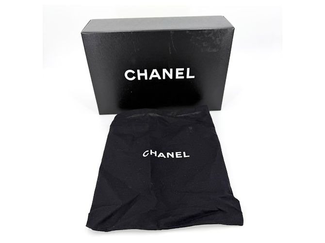 Borsa a tracolla Chanel Mini Matelassé Nero Bianco - vista 11