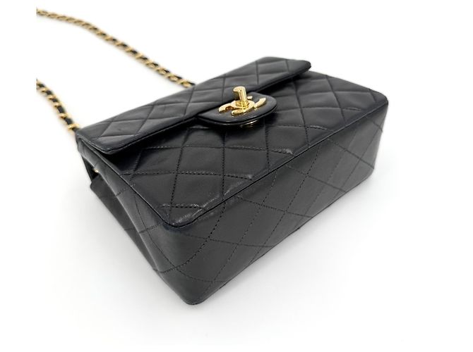 Borsa a tracolla Chanel Mini Matelassé Nero Bianco - vista 3