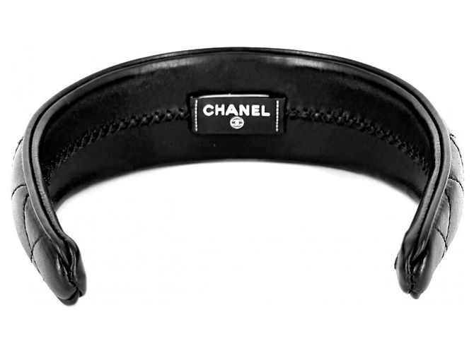 Cerchietto Chanel in pelle matelassé Nero - vista 2