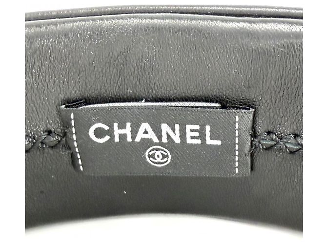 Cerchietto Chanel in pelle matelassé Nero - vista 3