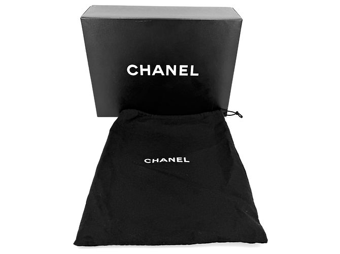 Borsa a tracolla Chanel Matelassé 23 Nero - vista 11