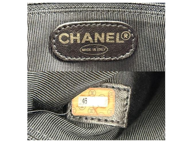 Chanel Handtasche aus schwarzem genarbtem Kalbsleder - Ansicht 5