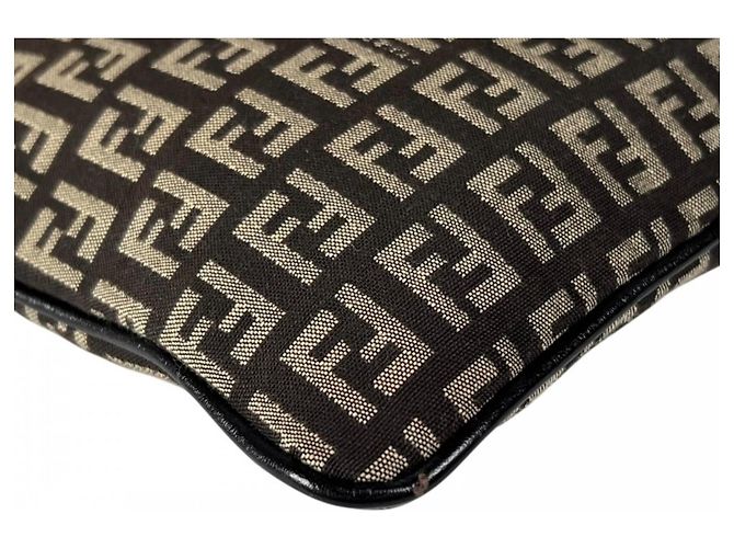 Borsa a tracolla Fendi in tela e pelle marrone - vista 7