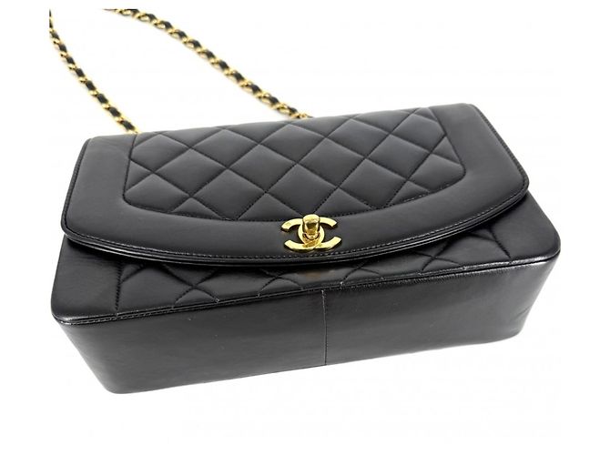 Borsa a tracolla Chanel Matelassé Diana 25 Nero - vista 3