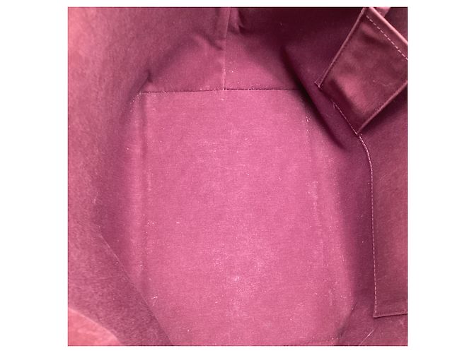 Bolso Tote Louis Vuitton Bellevue GM en piel charol burdeos - vista 10
