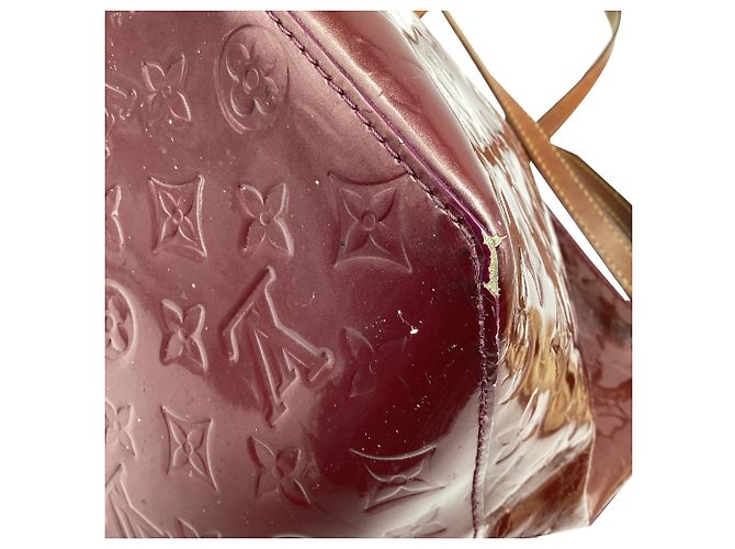 Bolso Tote Louis Vuitton Bellevue GM en piel charol burdeos - vista 12