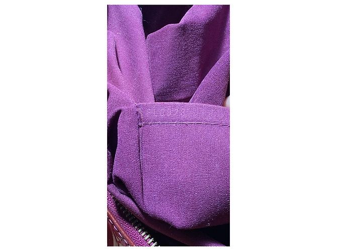 Bolso Tote Louis Vuitton Bellevue GM en piel charol burdeos - vista 18