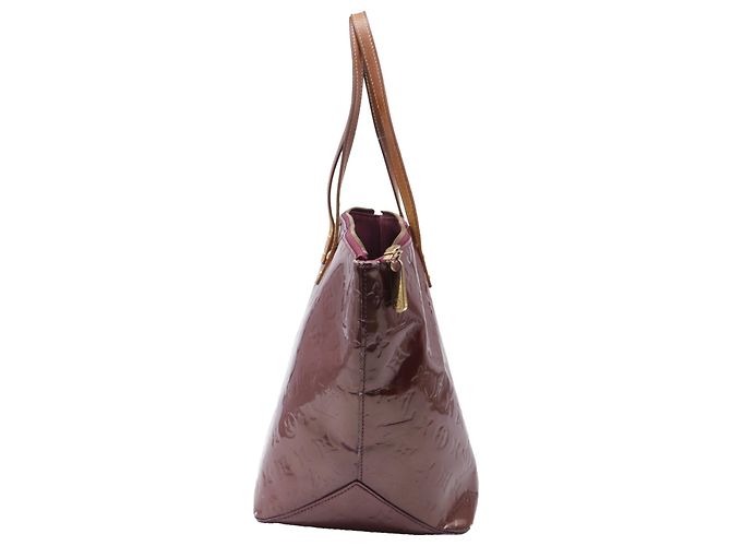 Bolso Tote Louis Vuitton Bellevue GM en piel charol burdeos - vista 3