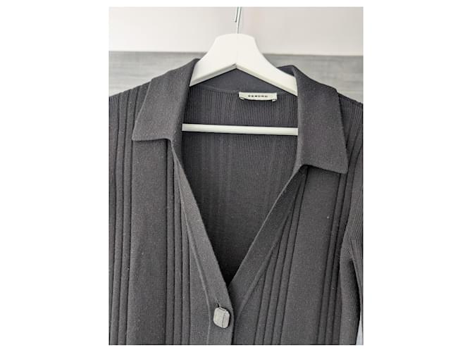Sandro Astree langes schwarzes Strickkleid mit Fransen - Ansicht 2