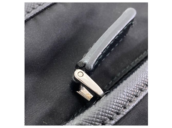 Borsa a tracolla Prada con logo triangolare in nylon nero - vista 11