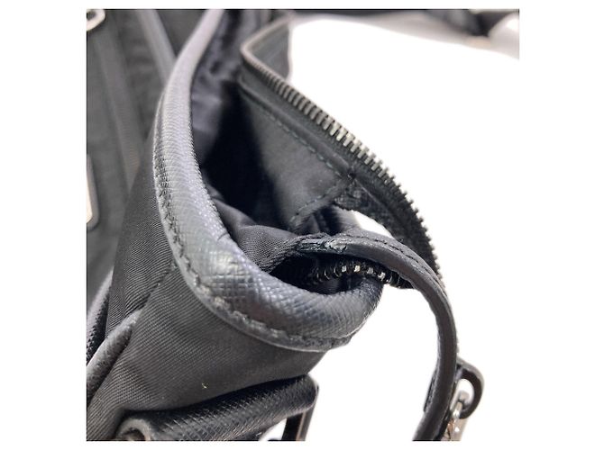 Borsa a tracolla Prada con logo triangolare in nylon nero - vista 12