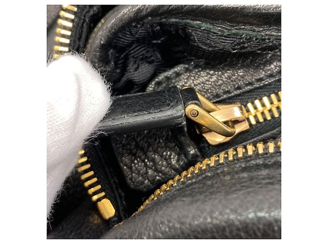Sac à épaule Prada en cuir de veau noir - vue 10