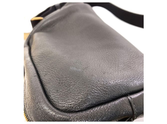 Sac à épaule Prada en cuir de veau noir - vue 11