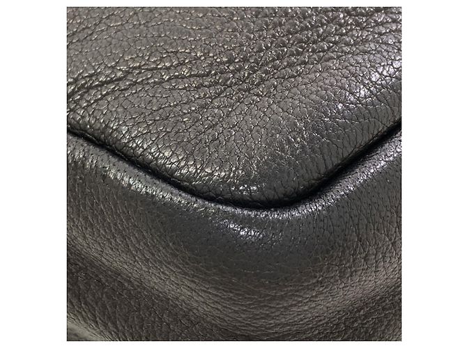 Sac à épaule Prada en cuir de veau noir - vue 18