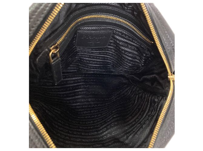 Sac à épaule Prada en cuir de veau noir - vue 5
