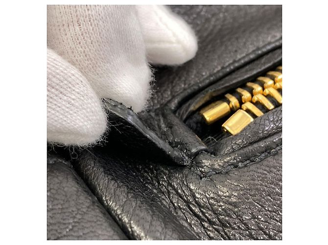 Sac à épaule Prada en cuir de veau noir - vue 9