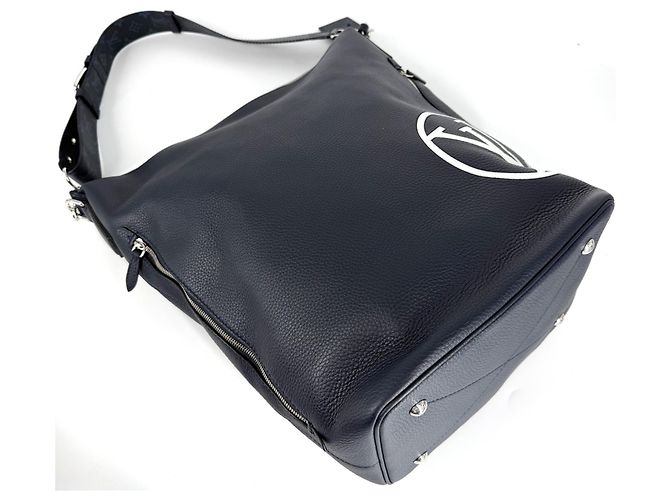 Borsa a tracolla Louis Vuitton Eastside Duffle da uomo Blu navy - vista 3