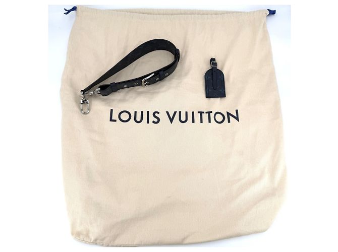 Borsa a tracolla Louis Vuitton Eastside Duffle da uomo Blu navy - vista 9