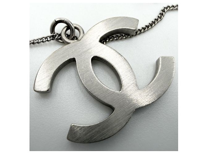 Collier Chanel en strass argenté - vue 6