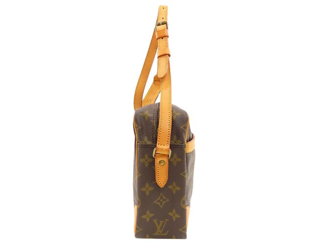 Borsa a tracolla Louis Vuitton Trocadero 30 Monogramma - vista 3