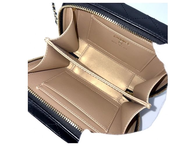 Borsa a tracolla Chanel Matelassé con catena Nero Bianco - vista 4