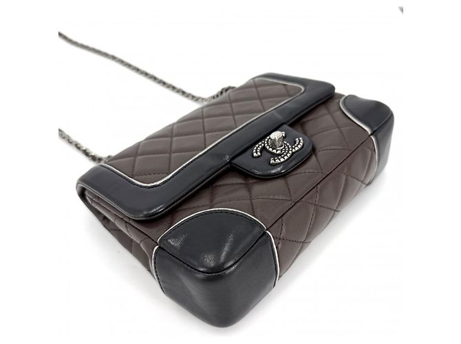 Borsa a tracolla Chanel Matelassé Marrone Nero Bianco - vista 3
