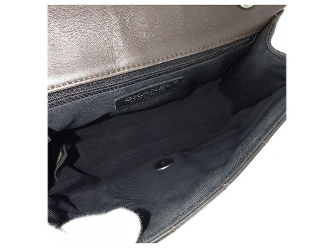 Borsa a tracolla Chanel Matelassé Marrone Nero Bianco - vista 4
