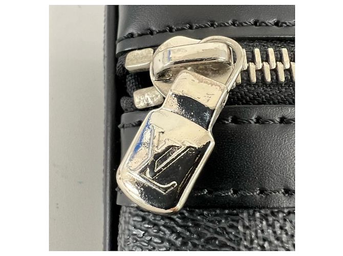Borsa a tracolla Louis Vuitton Thomas Nero Bianco - vista 11