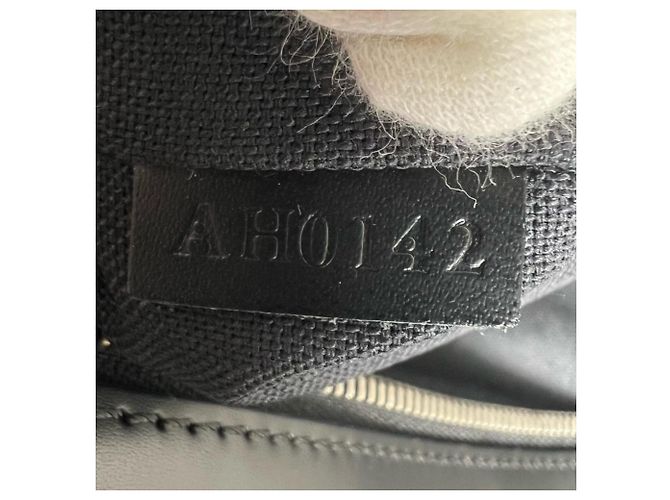 Borsa a tracolla Louis Vuitton Thomas Nero Bianco - vista 14