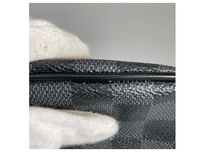 Borsa a tracolla Louis Vuitton Thomas Nero Bianco - vista 19