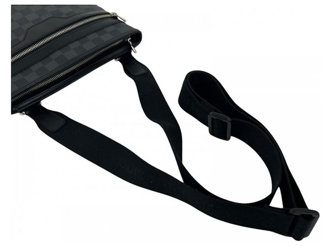 Borsa a tracolla Louis Vuitton Thomas Nero Bianco - vista 5