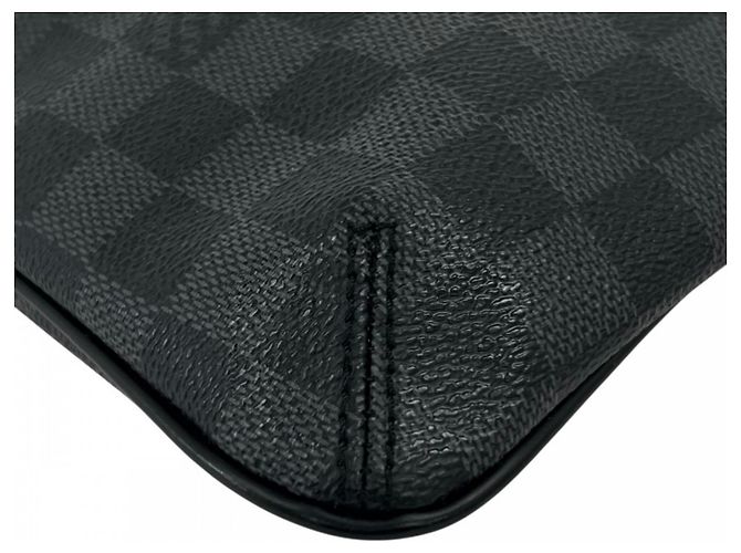 Borsa a tracolla Louis Vuitton Thomas Nero Bianco - vista 7
