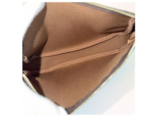 Louis Vuitton Pochette Accessoires Handtasche Braun Weiß Monogramm - Ansicht 4