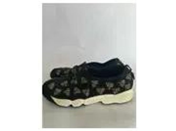 Dior Schwarze Canvas-Sneaker mit gestickten Schmetterlingen - Ansicht 7