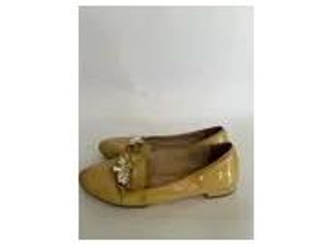 Bailarinas Miu Miu de piel charol amarilla con joya Beige - vista 3
