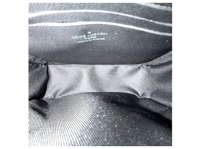 Borsa a tracolla Louis Vuitton Christopher Marrone Nero Bianco - vista 4
