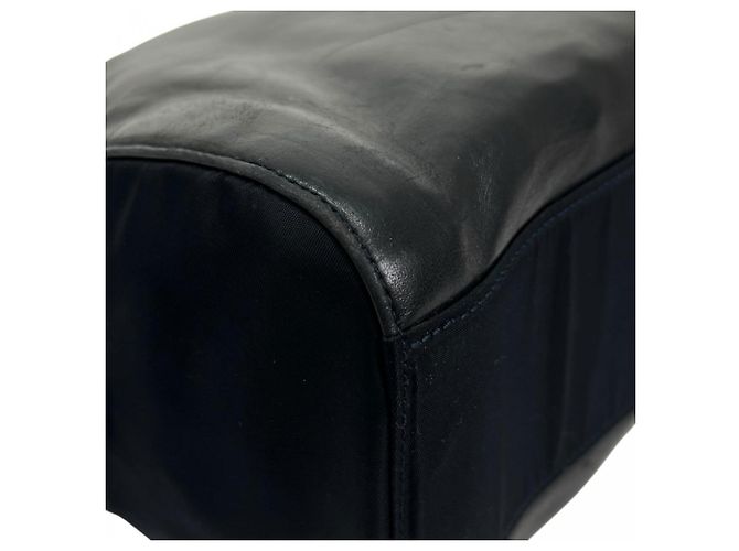 Borsa a tracolla Prada in pelle blu navy scuro Bianco - vista 13